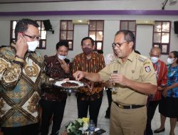 Tepis Makassar Kota Intoleran, Pendeta Sediakan Danny Buka Puasa