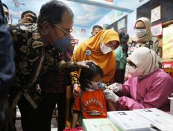 Pantau Vaksinasi Anak, Walikota Makassar Minta Support Orang Tua Murid