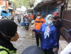 Tinjau Sabtu Bersih Kecamatan Ujung Tanah, Fatmawati Rusdi Minta Perbaikan Jalan Sabutung