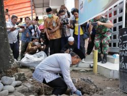 Dukung Renovasi, Walikota Makassar Lakukan Peletakan Batu Pertama Renovasi Masjid PN Kelas 1A