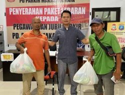 PD Parkir Makassar Raya Bagikan Ribuan Sembako Ke Para Jukir Dan Karyawan