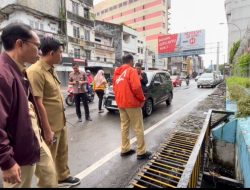 Danny Pomanto Tinjau Saluran Drainase, Pastikan Satgasnya 24 Jam Standby