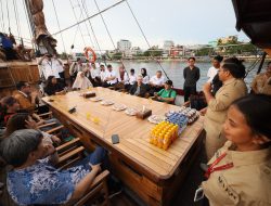 Pererat Silaturahmi, Peserta Workshop dan Trainer Temasek Singapora Wisata Naik Kapal Pinisi