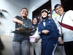 Panen Lobster Air Tawar di Lorong Wisata, Fatmawati Apresiasi Kemajuan UMKM Lorong