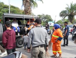 Fatmawati Rusdi Pantau Gerakan Bersih Taman Kota