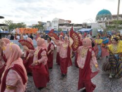 Dekranasda Makassar Pamerkan Lipa ‘Sabbe Hingga Branding Makassar Kota Makan Enak di Karnaval Expo Dekranasda Sulsel 2023 Di Wajo