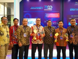 Kota Makassar Terima Penghargaan TP2DD 2023 Kota Terbaik dan Program Unggulan P2DD Terbaik