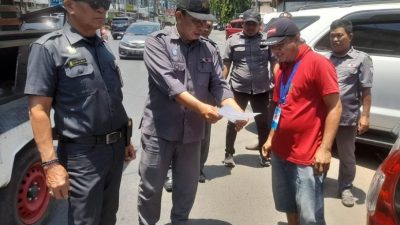 Terdata Dan Memenuhi Aturan, Perumda Parkir Makassar Serahkan Id Card Resmi Ke Jukir