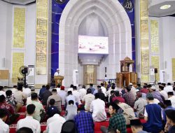 Walikota Makassar Dan Pj Gubernur Sulsel Bukber di Lego-lego lalu Tarawih Bersama di Masjid 99 Kubah