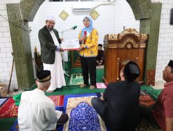 Plt Kadiskominfo Makassar Serahkan Bantuan Hibah 100 Juta ke Masjid Ihyatul Jamaah, Ismawaty Nur : Dana Hibah Pemkot Makassar Wujud Dukungan Pembangunan Masjid