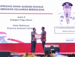 Realisasi dan Serapan Anggaran Tinggi BOKB, PJ Sekda Makassar Terima Penghargaan dari BKKBN