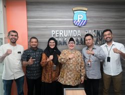 8 Pegawai Perumda Parkir Makassar Terima SK 100%, Indira Yusuf Ismail : Pacu Kinerja dan Inovasi