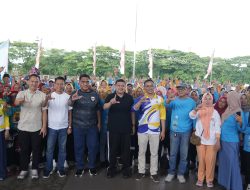 Sentuh Hati Ribuan Lansia, Walikota Makassar & Ketua TP PKK Ajak Hidup Sehat dan Beri Hadiah Umrah