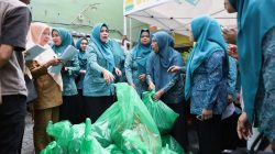 TP PKK dan Dekranasda Kota Makassar Salurkan Bantuan Pangan kepada 830 Perempuan Pra Sejahtera di 15 Kecamatan