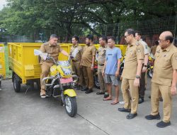 Tingkatkan Kebersihan, Wali Kota Munafri Tinjau 76 Armada Baru Pengangkut Sampah di Makassar
